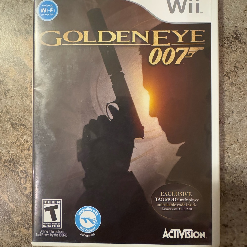 GoldenEye 007 for Nintendo Wii with manual and essential guide
